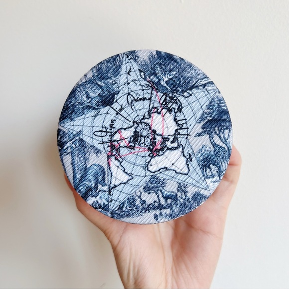 Dior Beauty Around the World Cosmetic Bag/Jewelry Box - Picture 2 of 5